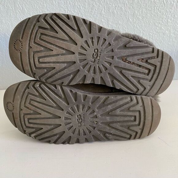 Ugg Australia Bailey Button II Sheepskin Boots Size 8 - Picture 6 of 9